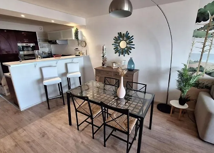 T3 En Premiere Ligne Vue Bassin, Proche Commerces *