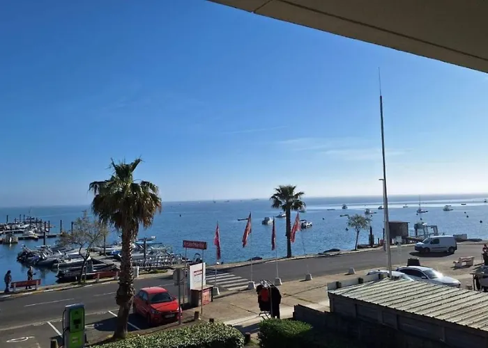 T3 En Premiere Ligne Vue Bassin, Proche Commerces * 아르카숑