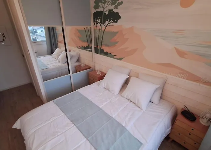 Apartment T3 En Premiere Ligne Vue Bassin, Proche Commerces *