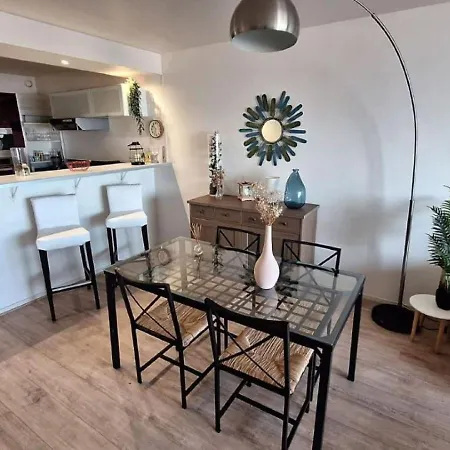 T3 En Premiere Ligne Vue Bassin, Proche Commerces *