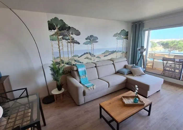 T3 En Premiere Ligne Vue Bassin, Proche Commerces *